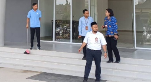 Kegiatan koordinasi dan persiapan pelaksanaan layanan Cek Kesehatan Gratis (CKG) bersama Panitia HKN lainnya di Poltekkes Kemenkes Mataram